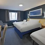 Travelodge Hotel 2*