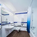 מלון Travelodge 2*